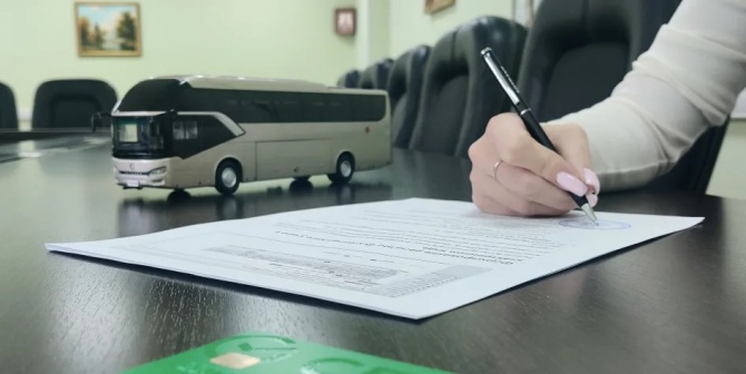 Цена билета на автобус — тема, которая волнует не только профессионалов транспортной отрасли, но и каждого, кто планирует путешествие. От стоимости проезда зависят бюджет поездки и удобство планирования маршрута. В последние годы значительную роль в формировании стоимости и доступности билетов стала играть электронная продажа через интернет.