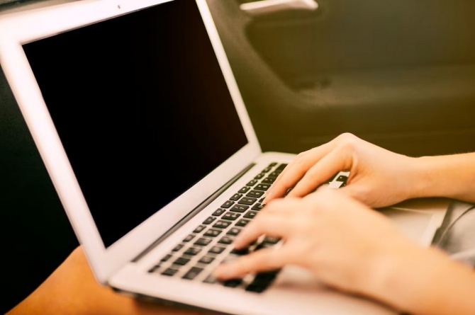 Современный бизнес требует гибких решений для организации работы. Виртуализация рабочих мест стала ответом на вызовы удаленного и гибридного форматов. Эта технология позволяет сотрудникам работать из любой точки мира без потери доступа к корпоративным ресурсам.