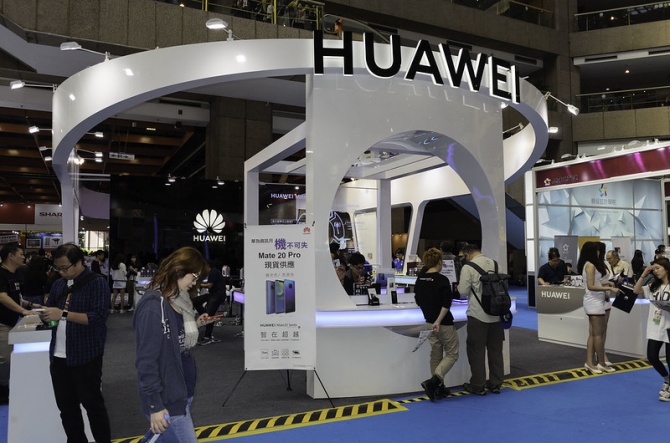 США планируют продлить лицензию Huawei на 90 дней США планируют продлить лицензию Huawei на 90 дней