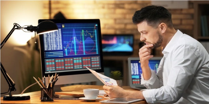 Сегодня материал для начинающих трейдеров forex. Поговрим, пожалуй, о самой главной составляющей всякого успешного трейдера - о психологии, а также о паре базовых принципов хеджирования рисков. Пообщались с практикующими специалистами и вот, что узнали.
