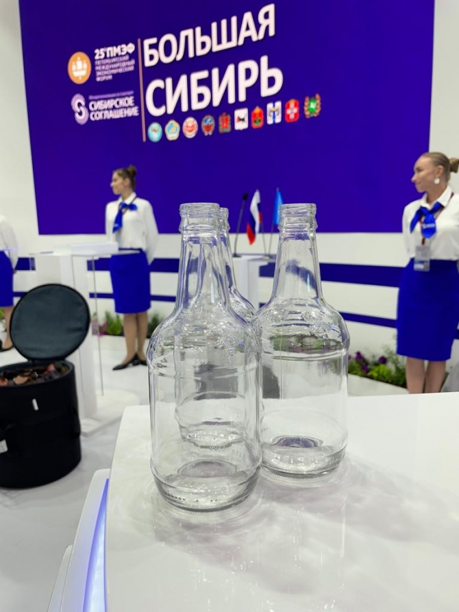 «Сибстекло» и AB InBev Efes представили самую легкую бутылку в России «Сибстекло» и AB InBev Efes представили самую легкую бутылку в России