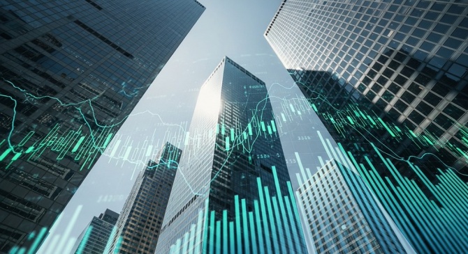 Финансовый сектор и сфера брокерских услуг предъявляют особые требования к digital-маркетингу: здесь недостаточно просто привести пользователя на сайт, необходимо убедить и алгоритмы, и регуляторов в своей надежности. Автор этого материала, практикующий специалист, делится опытом построения SEO-стратегии для США.