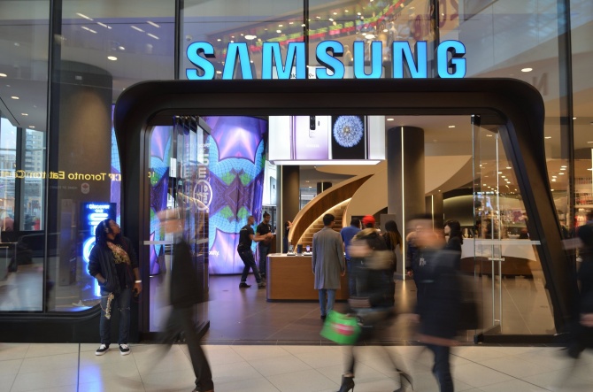 Samsung тайно работает над новым складным телефоном Samsung тайно работает над новым складным телефоном