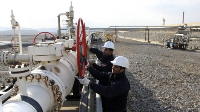 Цена нефти падает после увеличения объемов добычи Цена нефти падает после увеличения объемов добычи