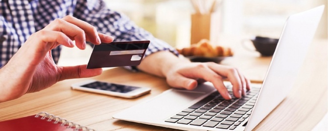 Еще несколько лет назад выплаты самозанятым выглядели как временное решение для отдельных проектов. Сегодня это уже повседневная реальность для бизнеса, инвесторов и даже частных лиц, работающих с подрядчиками на постоянной основе. Финансовый рынок ускоряется, требования к прозрачности растут, а ручное перечисление вознаграждений начинает тормозить процессы и создавать лишние риски. Именно поэтому автоматизация выплат самозанятым в 2026 году стала не просто удобной опцией, а важным элементом финансовой дисциплины.