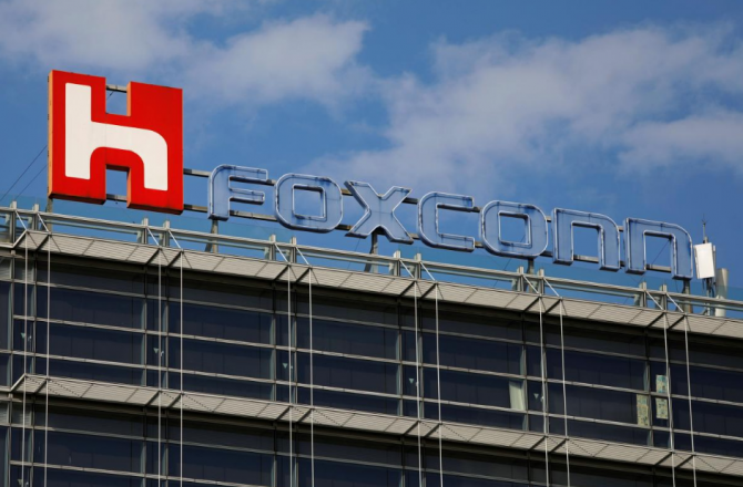 Foxconn планирует нанять 50 000 человек в первом квартале Foxconn планирует нанять 50 000 человек в первом квартале