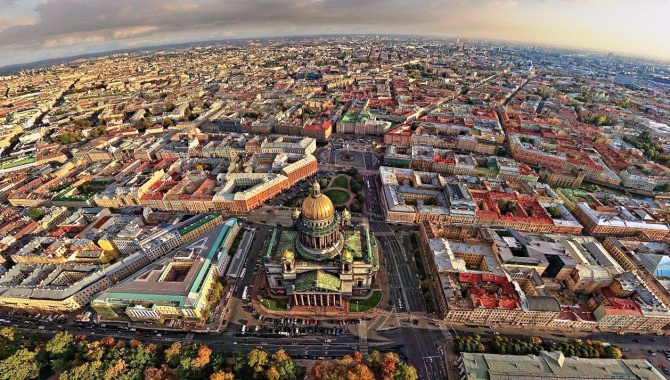 Санкт-Петербург – один из самых прекрасных городов России, известный своей культурной наследием и архитектурой. Но помимо своей исторической привлекательности, Северная столица также служит платформой для многочисленных предпринимателей, включая форекс-компании. Сегодня мы рассмотрим, как наружная реклама помогает этим компаниям привлекать внимание потенциальных клиентов и как она развивается в Санкт-Петербурге. Раскрыть тему нам помогли эксперты - сотрудники сети рекламных мастерских